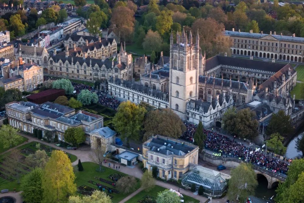 英国初中留学一年多少钱